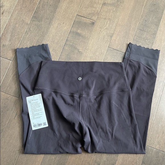 Lululemon Scallop Align leggings 23” - Picture 4 of 4